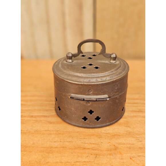 Vintage Brass Cricket Box - Picture 4 of 10